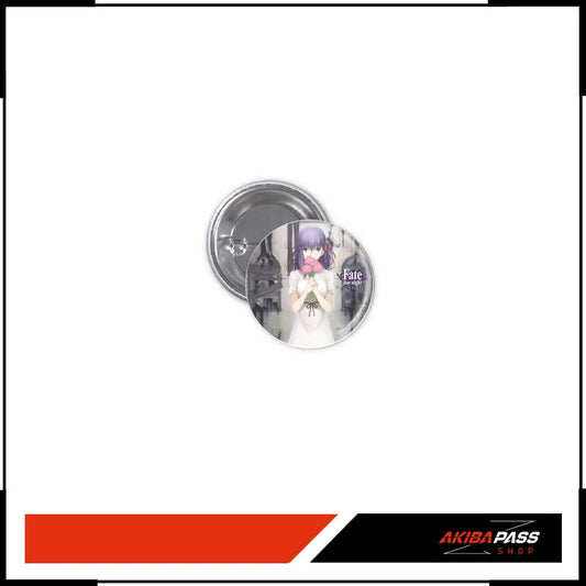 Silberner Button mit Anime-Charakterdesign aus Fate/stay night Heaven’s Feel Teaser