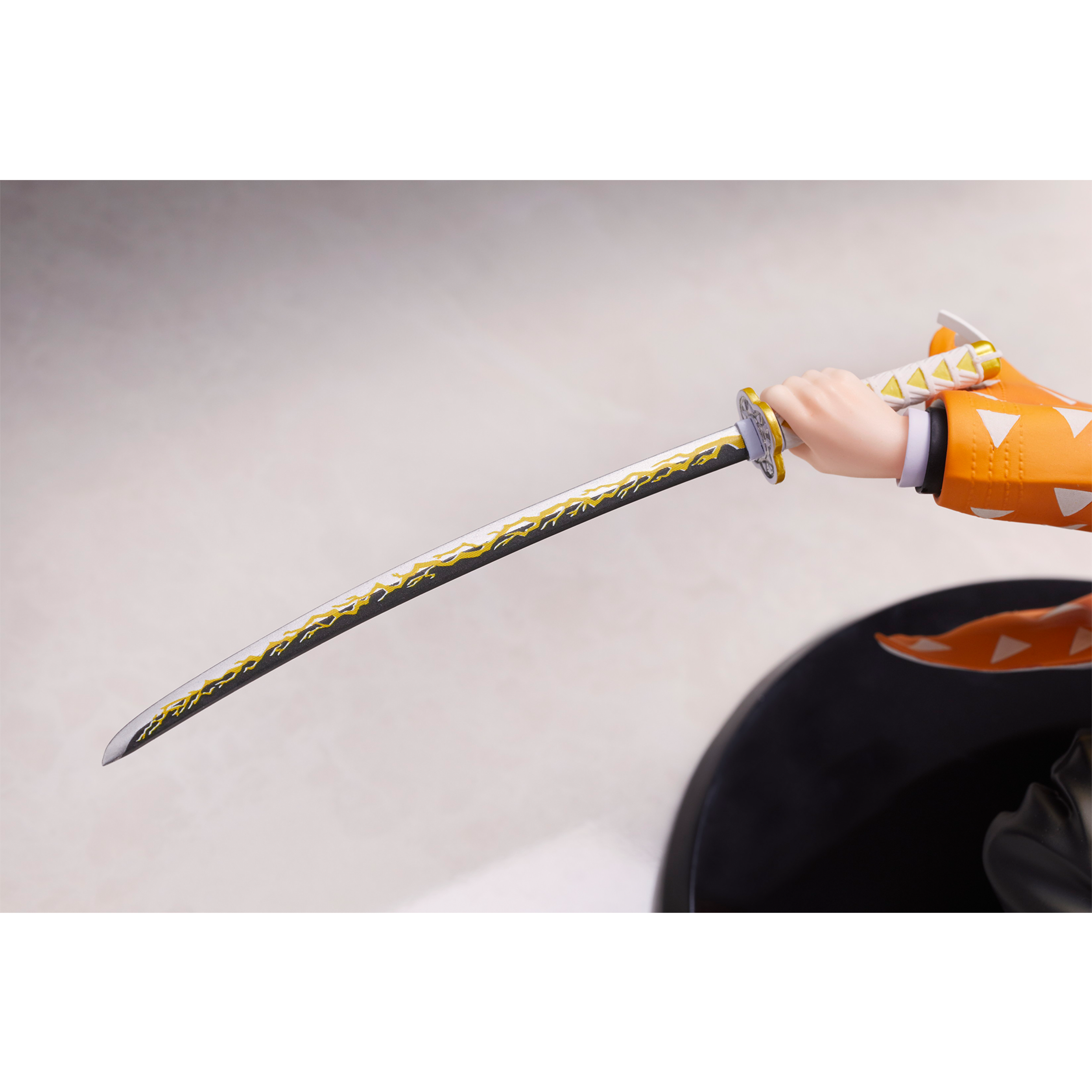 Demon Slayer: Kimetsu no Yaiba - Zenitsu Agatsuma