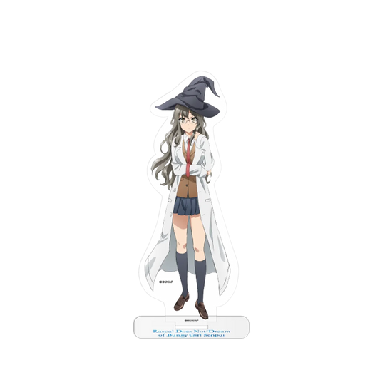 Piraten-Figur mit weißen Haaren, braunem Weste, rotem Hemd, schwarzem Hut und Cape