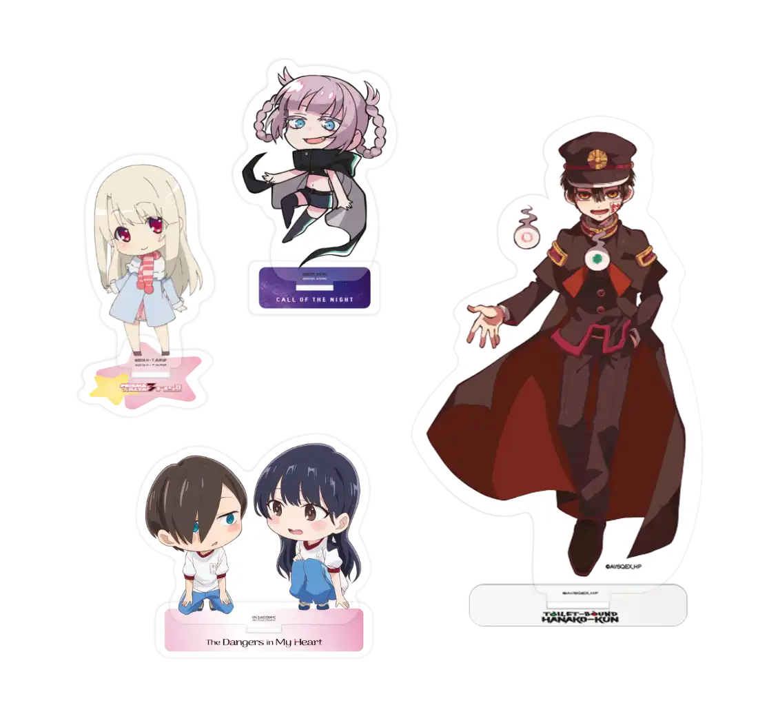 Rote und schwarze Anime-Charakterfigur mit braunen Haaren, die einen langen Mantel und Hut trägt.