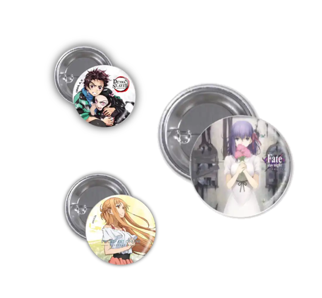 Silbernes Anime-Charakter-Button-Set mit bunten Illustrationen und Metallnadeln.