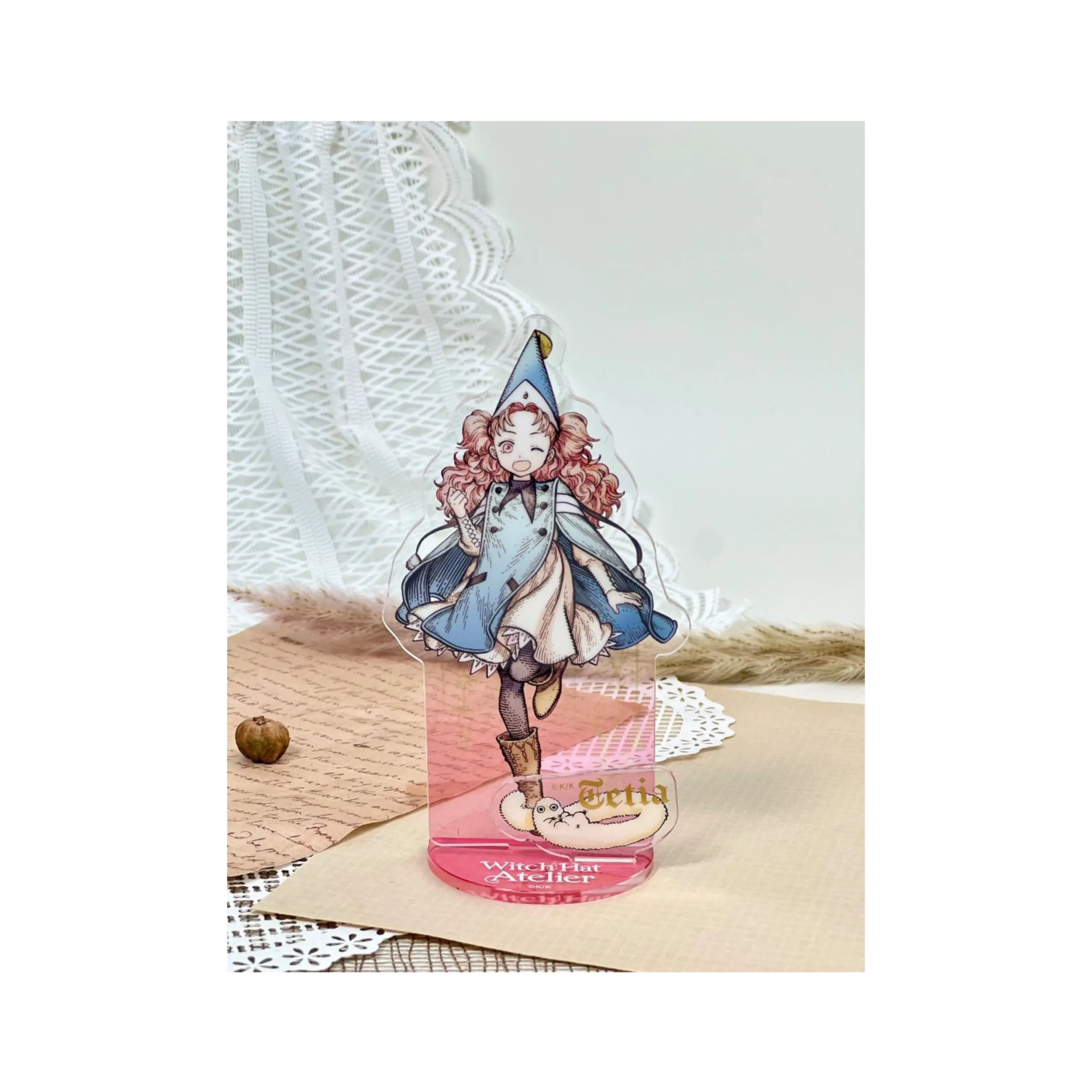 Witch Hat Atelier - Acrylaufsteller - Tetia